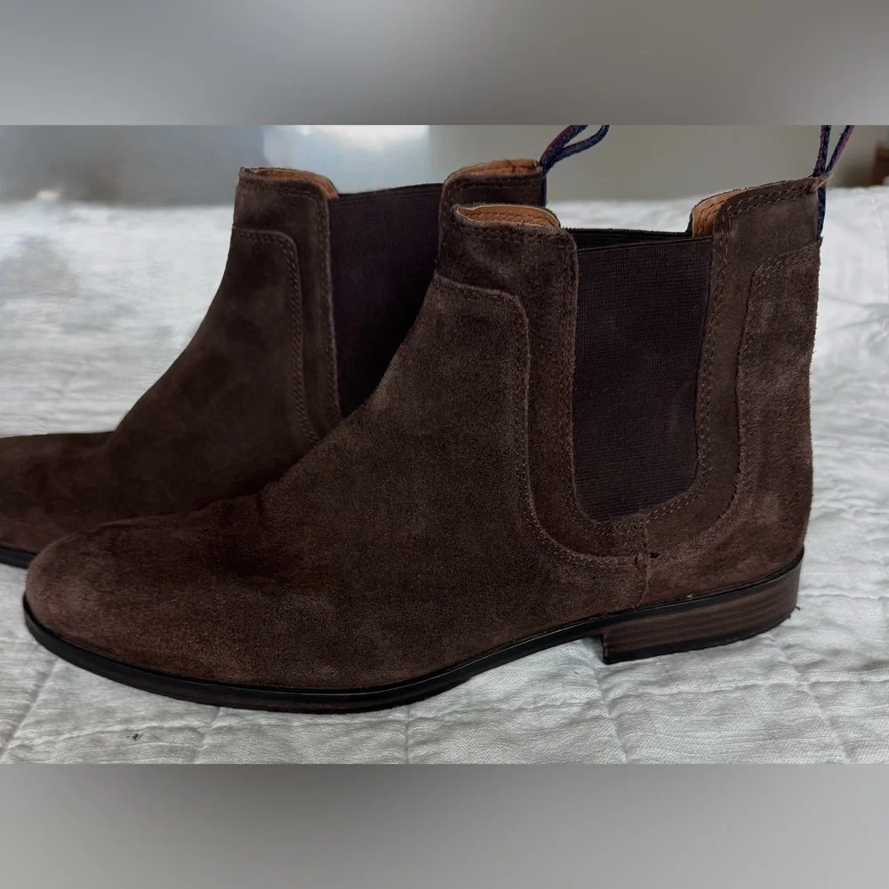 Ben Sherman Monroe Chelsea Boots in Brown Suede